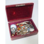 PARCEL LOT - A QUANTITY OF ANTIQUE AND VINTAGE JEWELLERY TO INCLUDE BROOCHES