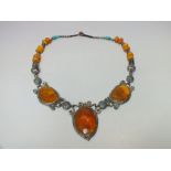 A VINTAGE WHITE METAL AND AMBER STYLE BEAD NECKLACE, L 66 cm