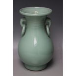 A CHINESE CELADON VASE, H 24 cm