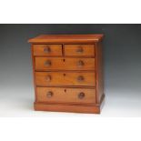 A MAHOGANY MINIATURE CHEST OF DRAWS, H 34.5 cm