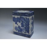 AN ORIENTAL CERAMIC PILLOW DECORATED WITH DOGS OF FO, of typical form in mainly blue and white, H