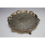 A HALLMARKED SILVER SALVER BY WILLIAM HUTTON & SONS LTD - LONDON 1908, approx weight 660g, W 27 cm