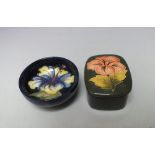 A MOORCROFT HIBISCUS PATTERN SMALL LIDDED TRINKET BOX, oval paper label to base, L 7.5 cm, W 6 cm, H