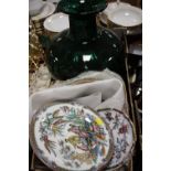 A BOX OF ANTIQUE CERAMICS TO INCLUDE A PEKING COMPORT