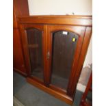 AN EDWARDIAN MAHOGANY GLAZED BOOKCASE W 80 CM