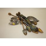 A QUANTITY OF VINTAGE METAL SHOE TREES ETC.