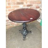 A HEAVY CAST IRON PUB TABLE H 72 CM DIA. 68 CM