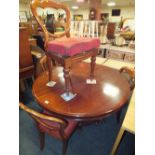 A VICTORIAN MAHOGANY TILT-TOP CENTRE TABLE Dia. 120 cm TOGETHER WITH A SET OF FOUR VICTORIAN