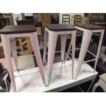THREE MODERN INDUSTRIAL STYLE WHITE METAL STOOLS WITH WOODEN TOPS (3) H 75 CM