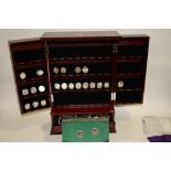 A DISPLAY CABINET OF 'THE PLATINUM AND GOLD HIGHLIGHTED US STATE QUARTERS' COINS ETC