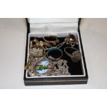 A COLLECTION OF SILVER AND OTHER JEWELLERY TO INCLUDE A BUTTERFLY WING PENDANT, MARCASITE RING ETC.