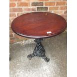 A HEAVY CAST IRON PUB TABLE H 72 CM DIA. 68 CM