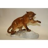 A LARGE BESWICK GLOSS FINISH PUMA ON A ROCK FIGURE 1702