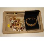 A TRAY OF COSTUME JEWELLERY TO INCLUDE ANIMAL THEMED BRACELET
