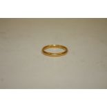 A 22CT GOLD WEDDING BAND
