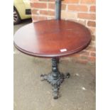 A HEAVY CAST IRON PUB TABLE H 72 CM DIA. 68 CM