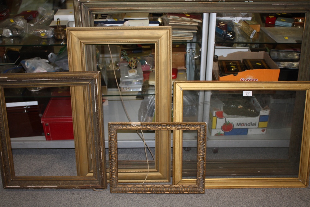 A COLLECTION OF FIVE ANTIQUE AND VINTAGE GILT PICTURE FRAMES