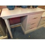 A MATCHING MODERN GREY MATT FINISH DRESSING TABLE /DESK W 104 CM