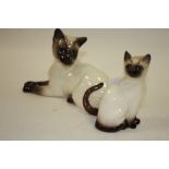 A BESWICK SEATED SIAMESE CAT FIGURE 1558 TOGETHER WITH A SMALLER EXAMPLE 1887 (2)