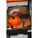A TRAY OF LE CREUSET KITCHENWARE