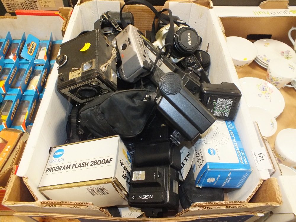 A TRAY OF ASSORTED CAMERAS AND ACCESSORIES TO INCLUDE OLYMPUS, NIKON AND CANON ETC