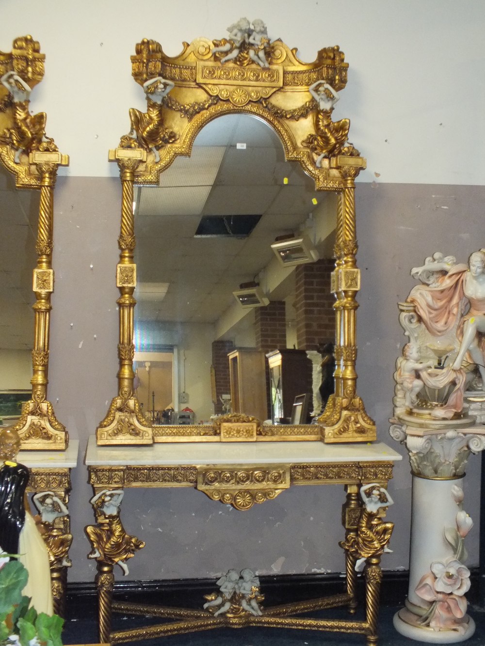 A HUGE GILT MARBLE TOPPED CONSOLE TABLE WITH MIRROR, DECORATED WITH FIGURATIVE CHERUBIC DETAIL - H