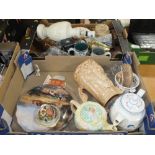 TWO TRAYS OF ASSORTED CERAMICS TO INCLUDE A WEDGWOOD QUEENSWARE TABLE LAMP, WADE WHIMSIES ETC