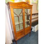 AN EDWARDIAN MAHOGANY DISPLAY CABINET WITH PAINTED DECORATION A/F - H 171 CM, W 92 CM