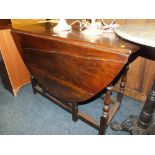 AN ANTIQUE OAK DROPLEAF GATELEG TABLE