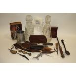 A BOX OF COLLECTABLES TO INCLUDE KNIVES, DECANTERS ETC