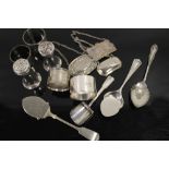 A BAG OF HALLMARKED SILVER AND WHITE METAL TO INCLUDE NAPKIN RINGS, CADDY SHOVEL ETC