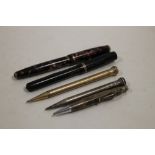 A BAG OF VINTAGE PENS TO INCLUDE SILVER AND ROLLED GOLD EXAMPLES