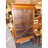 AN EARLY 20TH CENTURY MAHOGANY GLAZED DISPLAY CABINET - W 82 CM