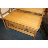 A MODERN LIGHT OAK COFFEE TABLE WITH TWO DRAWERS - H 50 CM, W 110 CM