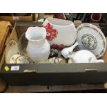 A TRAY OF ASSORTED CERAMICS TO INCLUDE WEDGWOOD