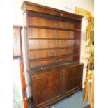 A LARGE MAHOGANY OPEN BOOKCASE WITH CUPBOARDS BELOW - H 226 CM, W 154 CM