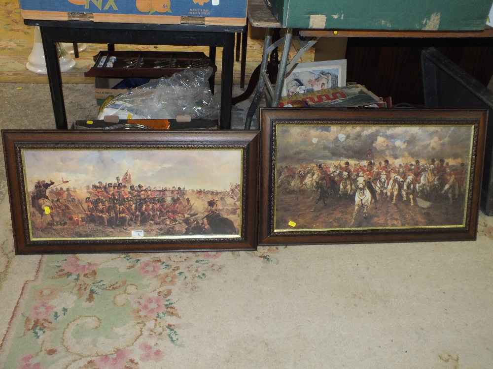 A PAIR OF MAHOGANY FRAMED BATTLE SCENE PRINTS