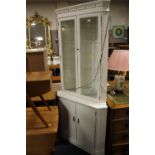 A WHITE PAINTED SHABBY CHIC STYLE CORNER CABINET