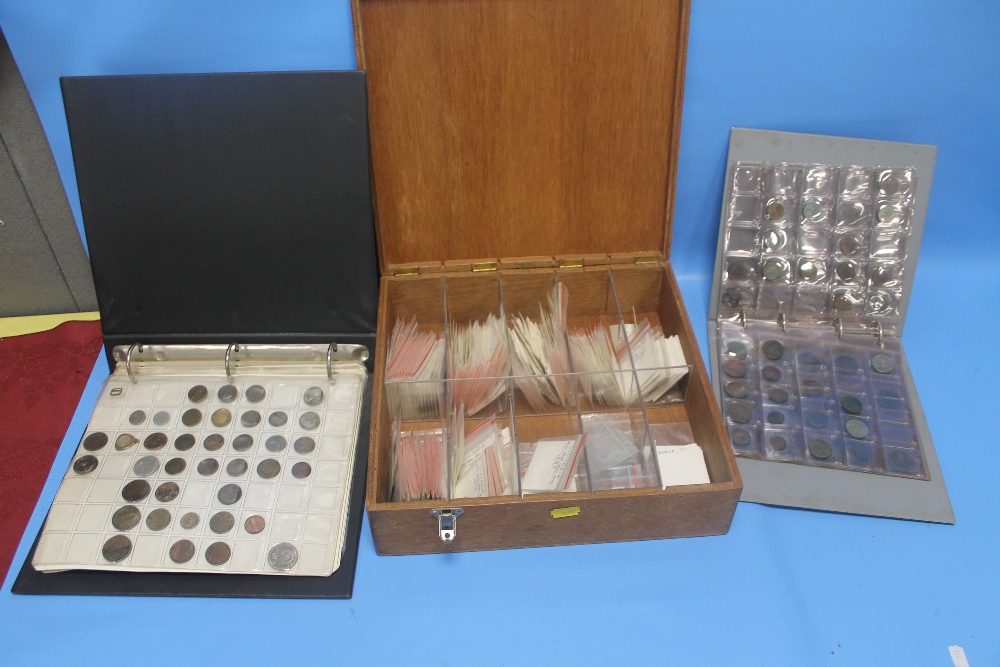 A QUANTITY OF ASSORTED COINS