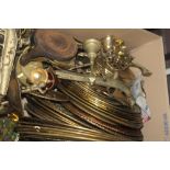 A TRAY OF ASSORTED BRASSWARE ETC