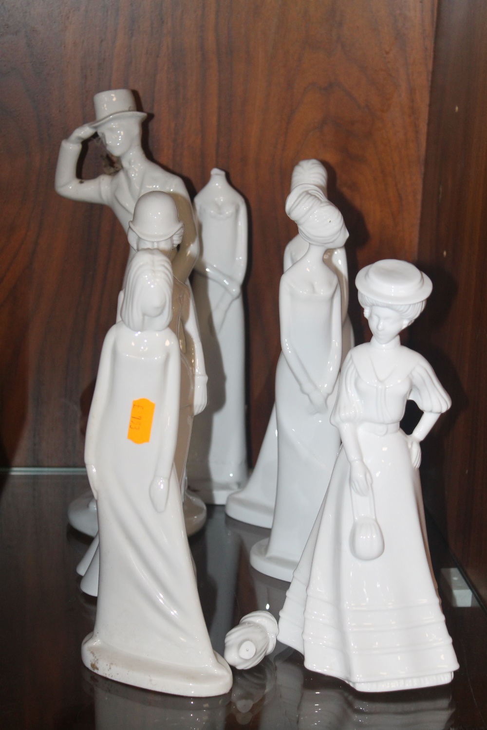 A COLLECTION OF SPODE FIGURES SOME A/F