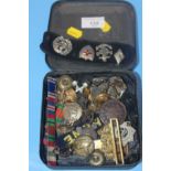 AN TIN OF ASSORTED MILITARY AND OTHER BUTTONS