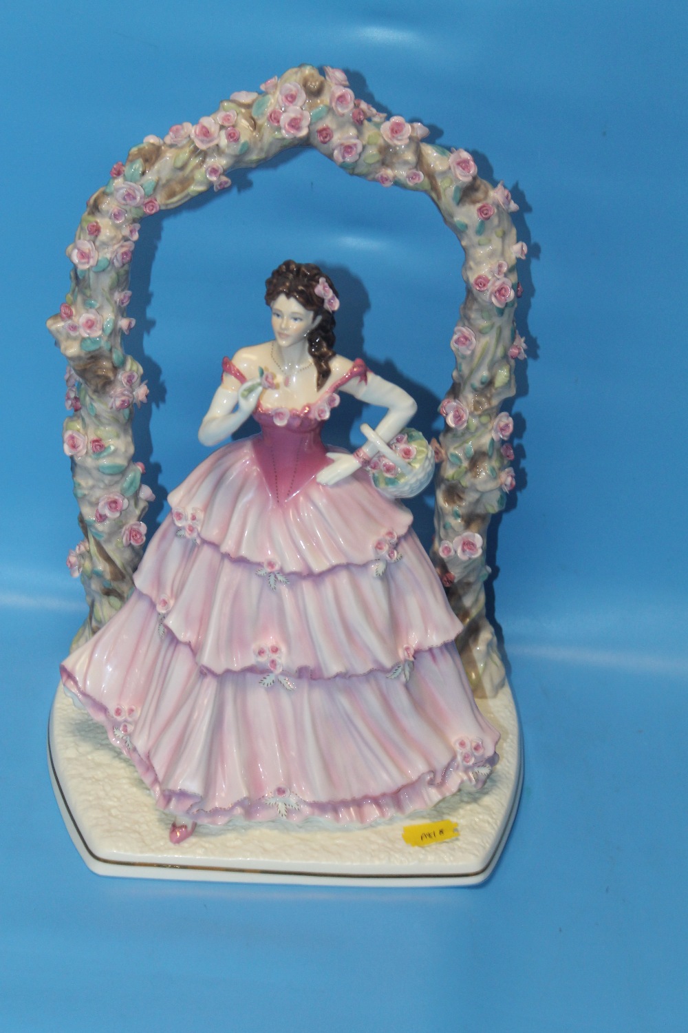 A ROYAL WORCESTER LIMITED EDITION 214/950 "ROSE ARBOUR"