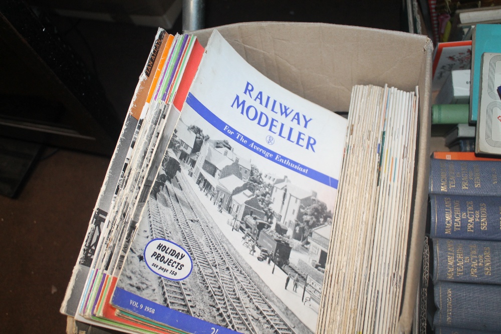 A TRAY OF RAILWAY MODELS AND OTHER RAILWAY RELATED MAGAZINES