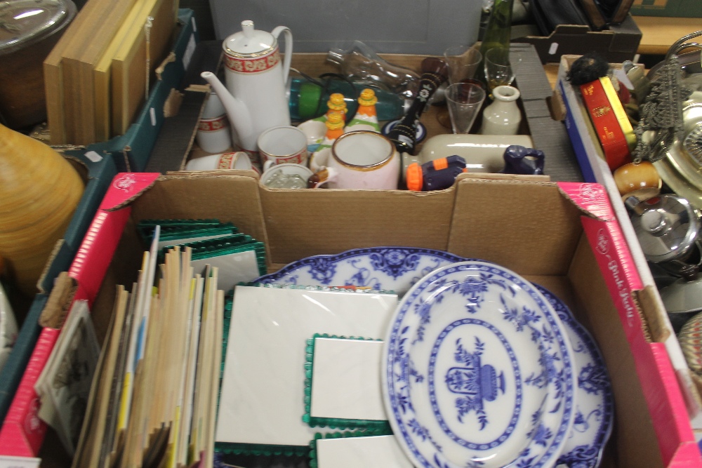 TWO TRAYS OF CERAMICS TO INCLUDE BLUE AND WHITE