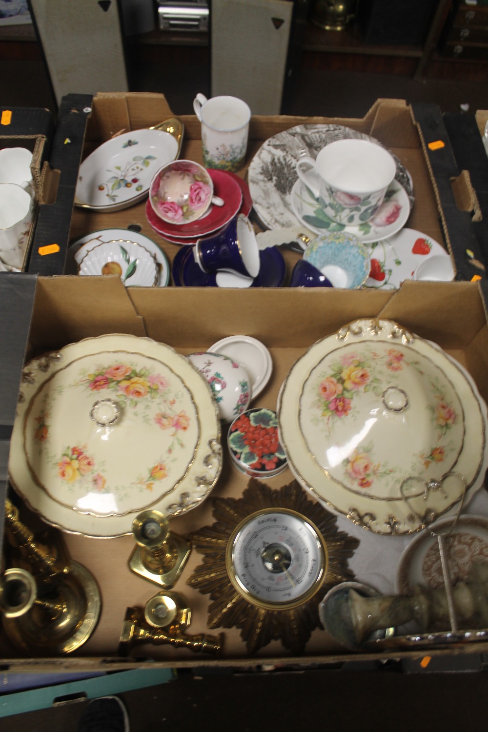 TWO TRAYS OF ASSORTED CERAMICS TO INCLUDE ROYAL WORCESTER EVESHAM, AYNSLEY ETC