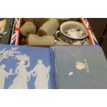 TWO TRAYS OF CERAMICS TO INCLUDE WEDGWOOD PLATES, VINTAGE STONEWARE BOTTLES