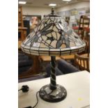 A MODERN TIFFANY STYLE TABLE LAMP H-56 CM