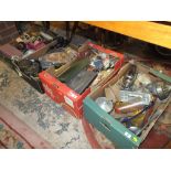 FOUR TRAYS OF ASSORTED SUNDRIES TO INCLUDE ORIENTAL ITEMS, METALWARE ETC