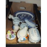 A TRAY OF CERAMICS TO INCLUDE BLUE AND WHITE MEAT PLATES